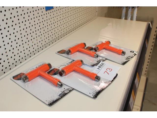 T type schroevendraaier voor skateboards ried, vier stuks. - afbeelding 2 van  2