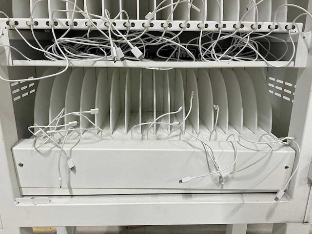 Tablet/ipad 170 x 75 x 40cm oplaadkast - afbeelding 3 van  4