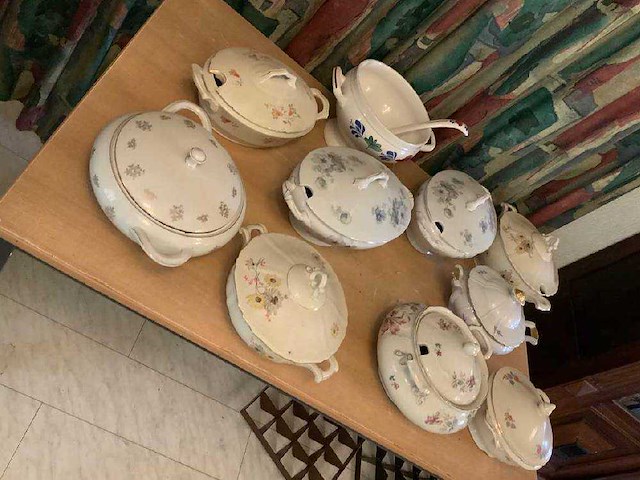 Tableware, glassware and cutlery (10x) - afbeelding 1 van  9