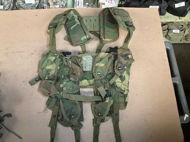 Tactical load bearing vest (4x) - afbeelding 1 van  2