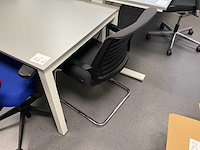 Tafel + 3 stoelen - afbeelding 2 van  4