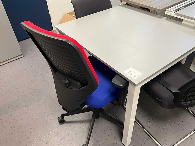 Tafel + 3 stoelen - afbeelding 3 van  4