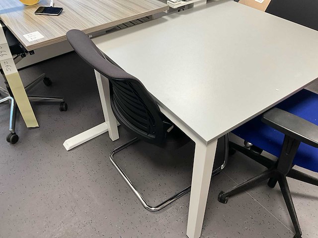 Tafel + 3 stoelen - afbeelding 4 van  4