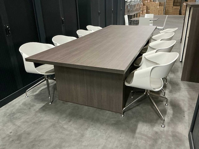 Tafel 310x120x76,5cm met 8 vepa stoelen - afbeelding 1 van  6