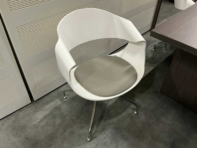 Tafel 310x120x76,5cm met 8 vepa stoelen - afbeelding 5 van  6