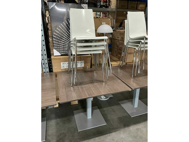 Tafel 90x90x74cm met 4 stoelen - afbeelding 2 van  2