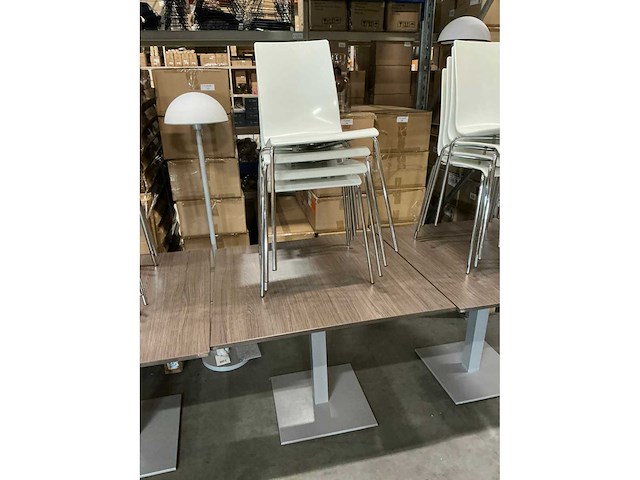 Tafel 90x90x74cm met 4 stoelen - afbeelding 2 van  2