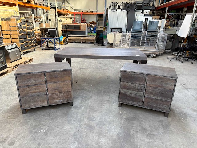 Tafel en 2 kasten - afbeelding 1 van  10