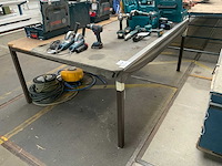 Tafel en 5 gereedschapskoffers - afbeelding 2 van  2