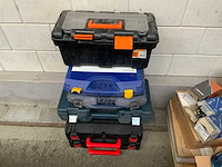 Tafel en 5 gereedschapskoffers - afbeelding 1 van  2