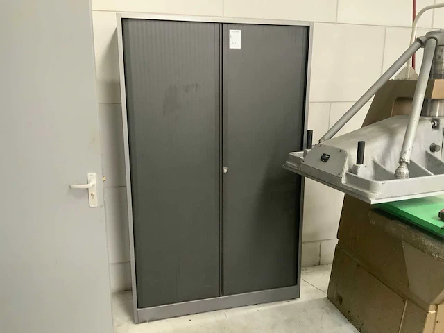 Tafel en hoge jaloezie kast - afbeelding 2 van  2