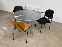 Tafel en stoelen - afbeelding 1 van  4