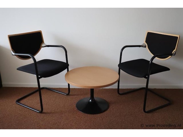 Tafel en stoelen - afbeelding 2 van  5