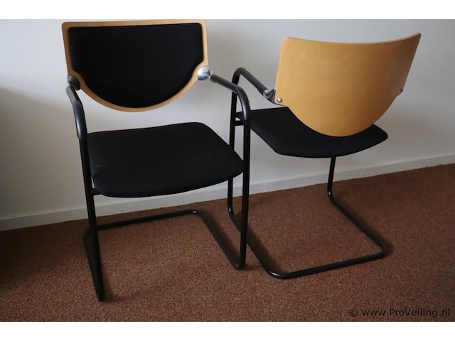 Tafel en stoelen - afbeelding 3 van  5