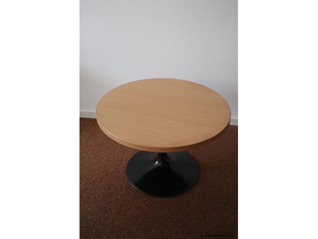 Tafel en stoelen - afbeelding 5 van  5