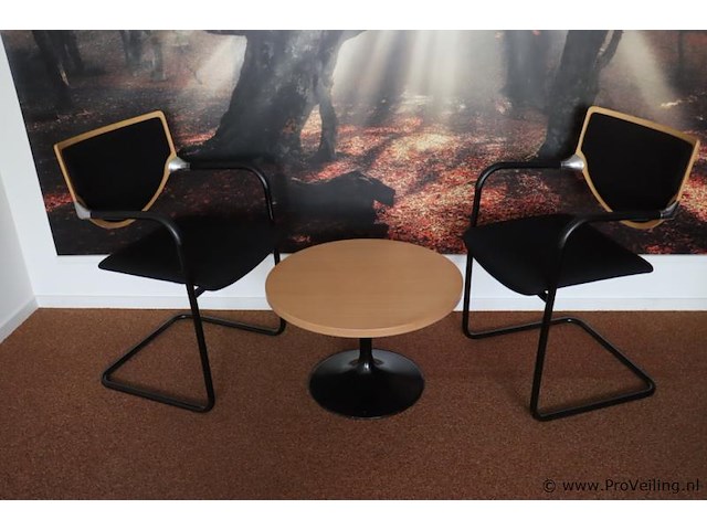 Tafel en stoelen - afbeelding 1 van  5