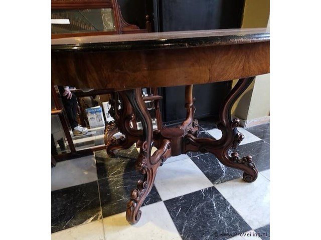 Tafel, mahoniehouten/notenhouten ovale spinnenkoptafel, antiek - afbeelding 2 van  3