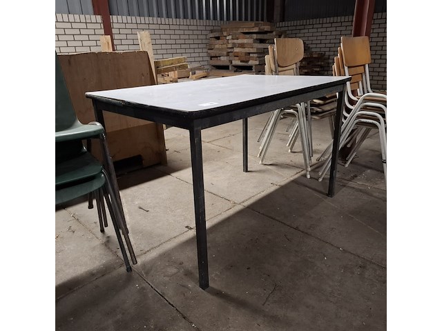 Tafel met 11x kantine stoel - afbeelding 2 van  7