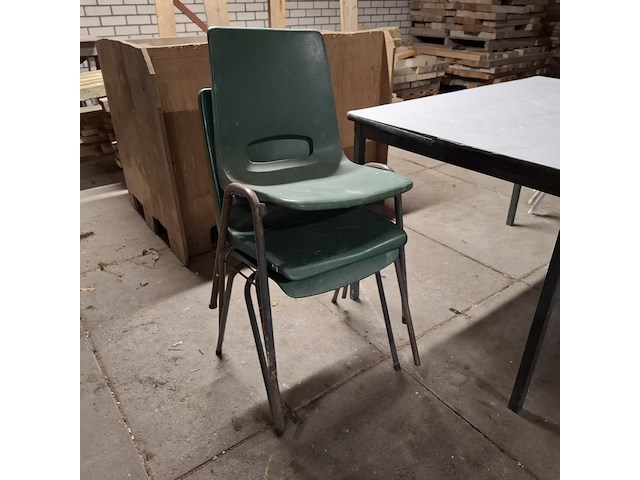 Tafel met 11x kantine stoel - afbeelding 5 van  7