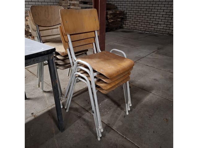 Tafel met 11x kantine stoel - afbeelding 6 van  7