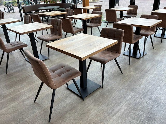 Tafel met 2 stoelen (9x) - afbeelding 1 van  6