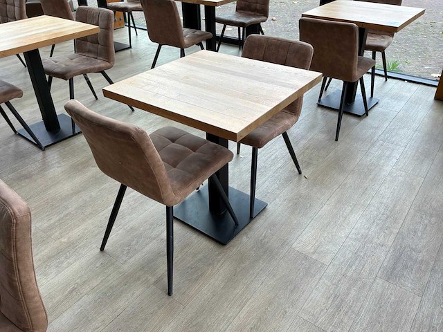 Tafel met 2 stoelen (9x) - afbeelding 3 van  6