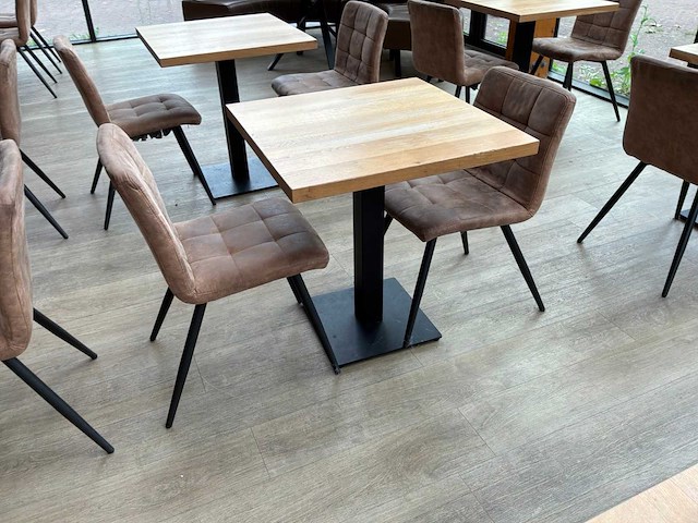 Tafel met 2 stoelen (9x) - afbeelding 4 van  6