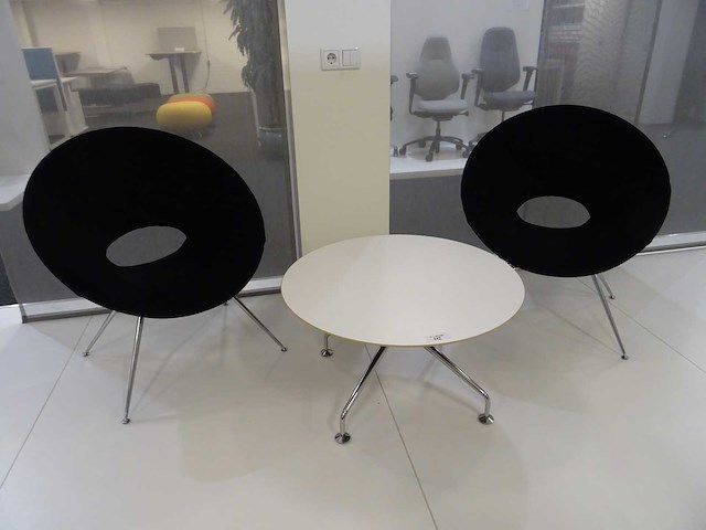 Tafel met 2 stoelen - afbeelding 1 van  1
