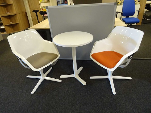 Tafel met 2 stoelen - afbeelding 1 van  1