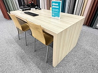 Tafel met 3 pedrali stoelen - afbeelding 1 van  4