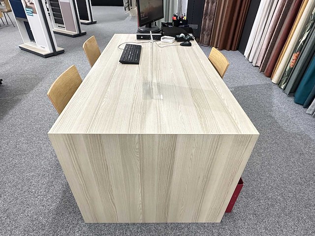 Tafel met 3 pedrali stoelen - afbeelding 3 van  4