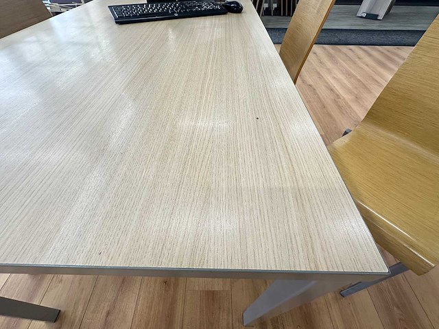 Tafel met 4 pedrali stoelen - afbeelding 4 van  4