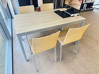 Tafel met 4 pedrali stoelen - afbeelding 1 van  4
