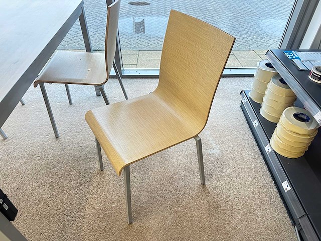 Tafel met 4 pedrali stoelen - afbeelding 3 van  4