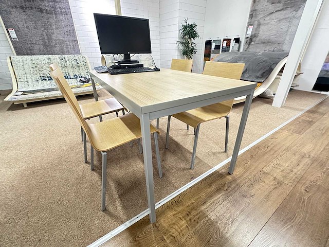 Tafel met 4 pedrali stoelen - afbeelding 1 van  4