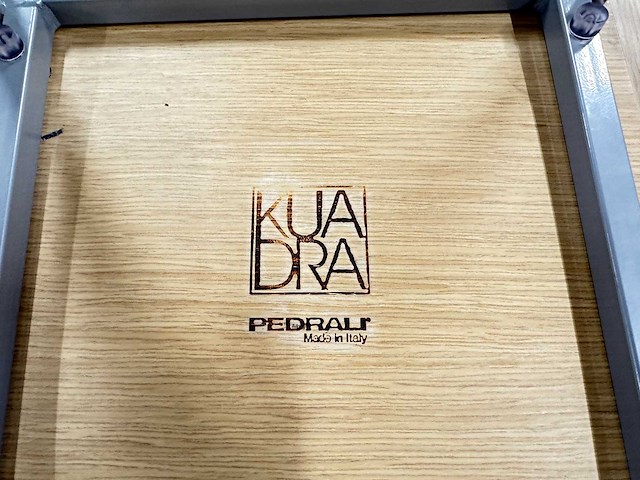 Tafel met 4 pedrali stoelen - afbeelding 4 van  4