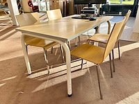 Tafel met 4 pedrali stoelen - afbeelding 1 van  4