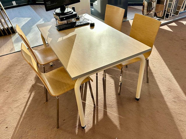 Tafel met 4 pedrali stoelen - afbeelding 2 van  4