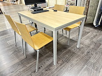 Tafel met 4 pedrali stoelen - afbeelding 1 van  3