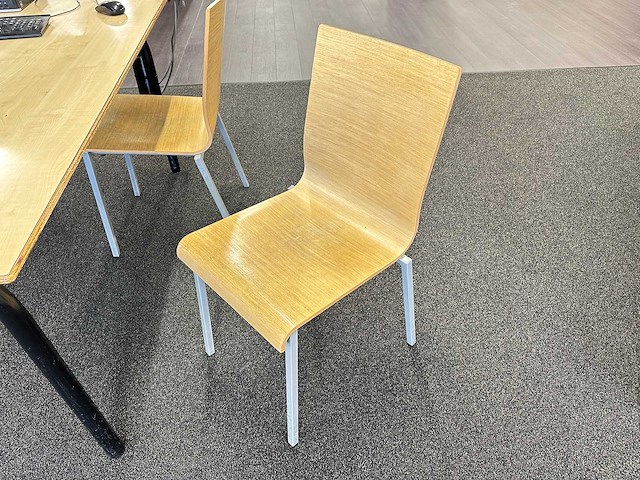 Tafel met 4 pedrali stoelen - afbeelding 3 van  4