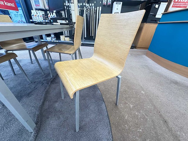 Tafel met 4 pedrali stoelen - afbeelding 3 van  3