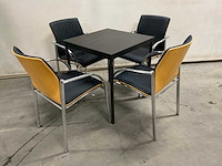 Tafel met 4 stoelen h. 75 x b. 65 x xd. 65 cm - afbeelding 1 van  1
