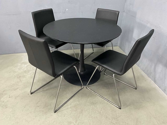 Tafel met 4 stoelen - afbeelding 2 van  7