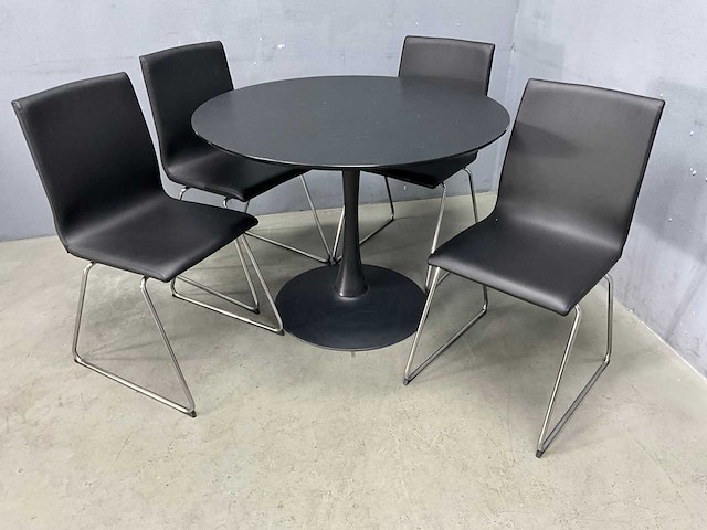 Tafel met 4 stoelen - afbeelding 3 van  7
