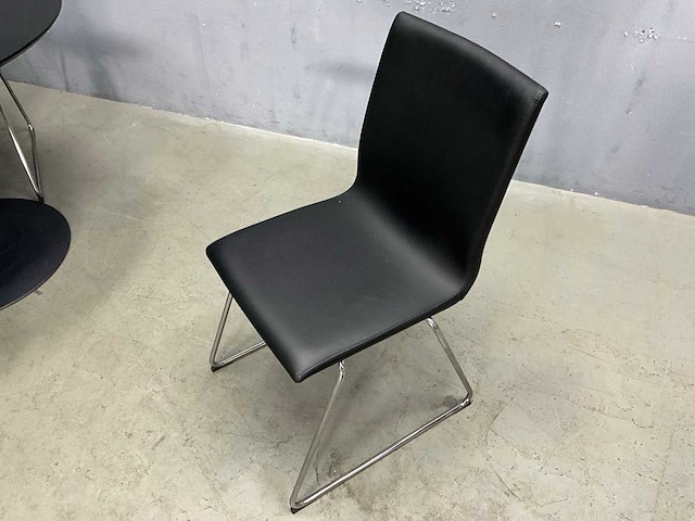 Tafel met 4 stoelen - afbeelding 4 van  7