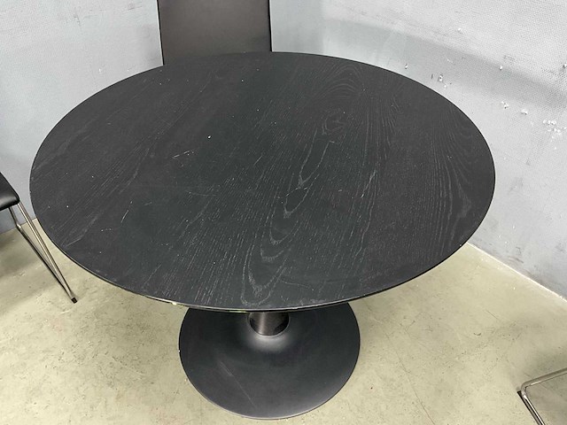 Tafel met 4 stoelen - afbeelding 5 van  7