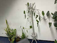 Tafel met 4 stoelen. - afbeelding 5 van  7