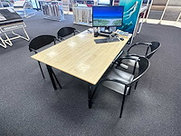 Tafel met 4 stoelen - afbeelding 1 van  3