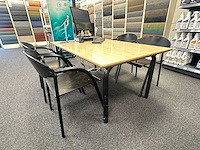 Tafel met 4 stoelen - afbeelding 2 van  3