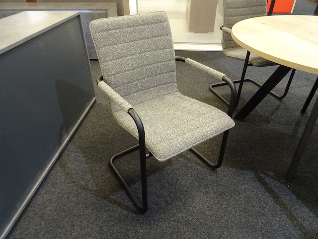 Tafel met 4 stoelen - afbeelding 2 van  3